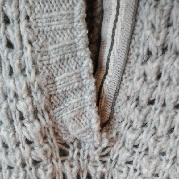 Old Navy Wool Knit Sweater Size S - Picture 4 of 4